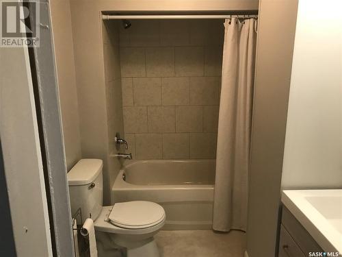 123 J Avenue S, Saskatoon, SK - Indoor Photo Showing Bathroom