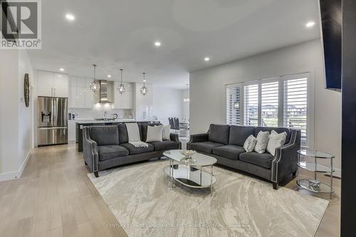 2136 Tokala Trail, London, ON - Indoor Photo Showing Living Room