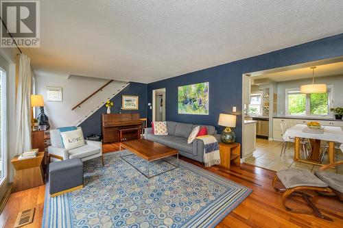 164 Nicholson Street, Prince George, BC - Indoor Photo Showing Living Room