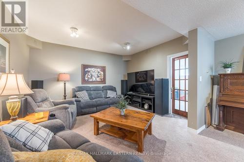 1338 Wildlark Drive, Peterborough (Monaghan), ON - Indoor Photo Showing Living Room