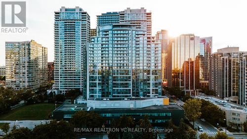 2022 - 35 Hollywood Avenue, Toronto (Willowdale East), ON - Outdoor With Facade