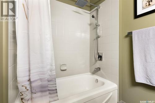 161 3Rd Street, Pilot Butte, SK - Indoor Photo Showing Bathroom