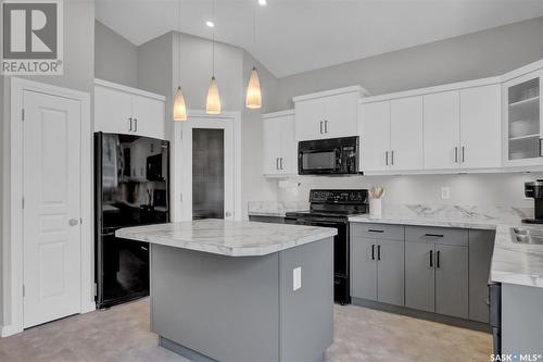 2015 E Ball Road, Regina, SK - Indoor Photo Showing Kitchen