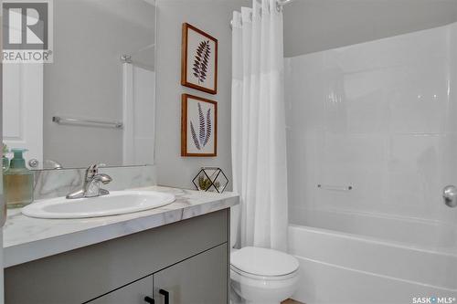 2015 E Ball Road, Regina, SK - Indoor Photo Showing Bathroom