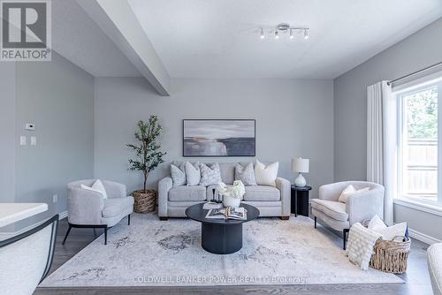 61 - 1924 Cedarhollow Boulevard, London, ON - Indoor Photo Showing Living Room