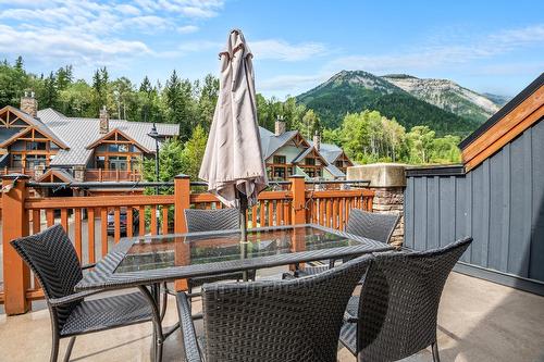 C - 425 Canyon Trail, Fernie, BC - Indoor Photo Showing Kitchen With Stainless Steel Kitchen With Upgraded Kitchen