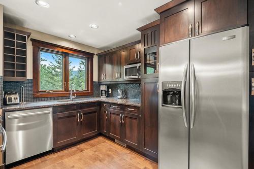 C - 425 Canyon Trail, Fernie, BC - Indoor Photo Showing Kitchen With Stainless Steel Kitchen