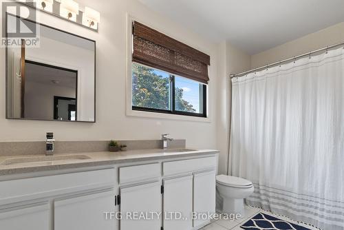 490 Conlin Road E, Oshawa (Kedron), ON - Indoor Photo Showing Bathroom