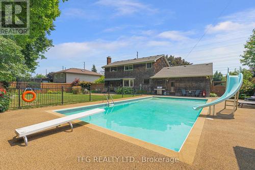 490 Conlin Road E, Oshawa (Kedron), ON - Outdoor With In Ground Pool With Backyard