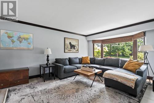 490 Conlin Road E, Oshawa (Kedron), ON - Indoor Photo Showing Living Room