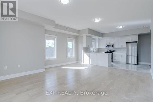 304 - 163 Port Robinson Road, Welland, ON - Indoor Photo Showing Kitchen