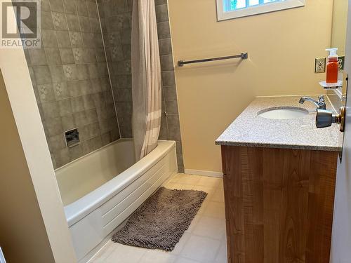 119 Gwillim Crescent, Tumbler Ridge, BC - Indoor Photo Showing Bathroom