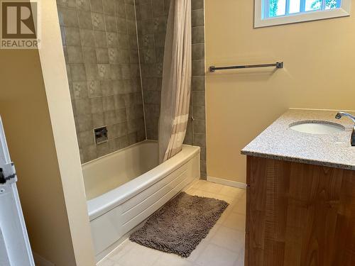 119 Gwillim Crescent, Tumbler Ridge, BC - Indoor Photo Showing Bathroom