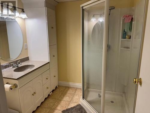 119 Gwillim Crescent, Tumbler Ridge, BC - Indoor Photo Showing Bathroom