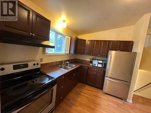 119 Gwillim Crescent, Tumbler Ridge, BC - Indoor Photo Showing Kitchen With Double Sink