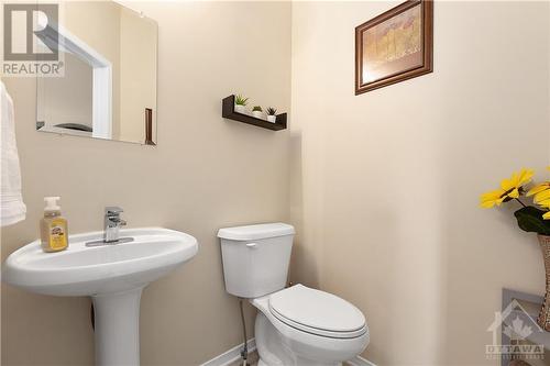 1 Chantilly Gate, Ottawa, ON - Indoor Photo Showing Bathroom