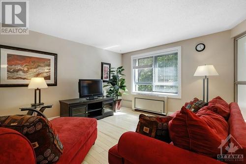 960 Teron Road Unit#202, Kanata, ON - Indoor Photo Showing Living Room