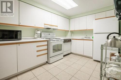 960 Teron Road Unit#202, Kanata, ON - Indoor Photo Showing Kitchen