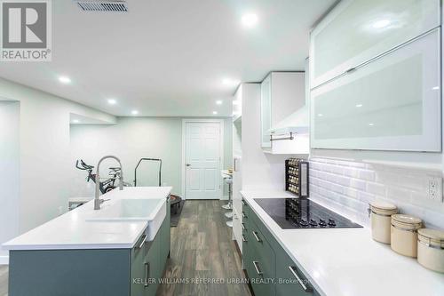 31 Glenbury Drive, Vaughan, ON - Indoor Photo Showing Kitchen