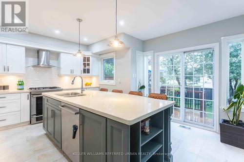 31 Glenbury Drive, Vaughan, ON - Indoor Photo Showing Kitchen With Double Sink With Upgraded Kitchen