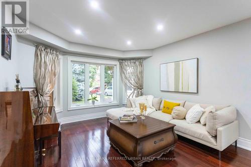 31 Glenbury Drive, Vaughan, ON - Indoor Photo Showing Living Room