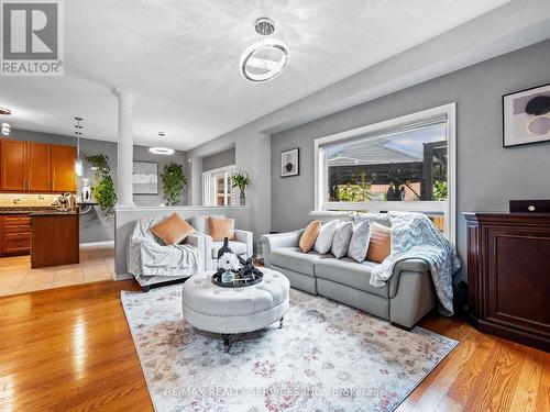 20 Prima Vista Court, Brampton (Fletcher'S Meadow), ON - Indoor Photo Showing Living Room