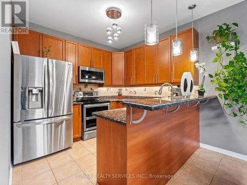 20 Prima Vista Court, Brampton (Fletcher'S Meadow), ON - Indoor Photo Showing Kitchen With Stainless Steel Kitchen