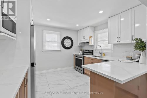 28 Liberty Street N, Clarington (Bowmanville), ON - Indoor Photo Showing Kitchen With Double Sink With Upgraded Kitchen