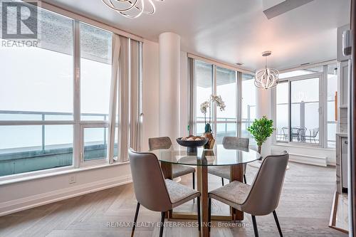 Ph 209 - 208 Enfield Place, Mississauga, ON - Indoor Photo Showing Dining Room