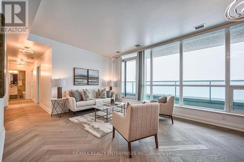 Ph 209 - 208 Enfield Place, Mississauga, ON - Indoor Photo Showing Living Room