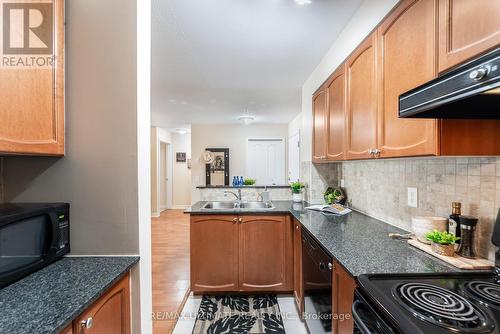 3301 - 4 Dayspring Circle, Brampton (Goreway Drive Corridor), ON - Indoor Photo Showing Kitchen With Double Sink