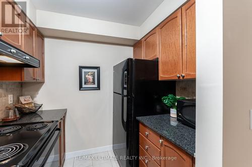 3301 - 4 Dayspring Circle, Brampton (Goreway Drive Corridor), ON - Indoor Photo Showing Kitchen