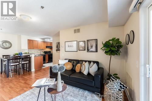 3301 - 4 Dayspring Circle, Brampton (Goreway Drive Corridor), ON - Indoor Photo Showing Living Room