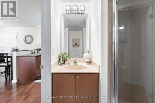 3301 - 4 Dayspring Circle, Brampton (Goreway Drive Corridor), ON - Indoor Photo Showing Bathroom