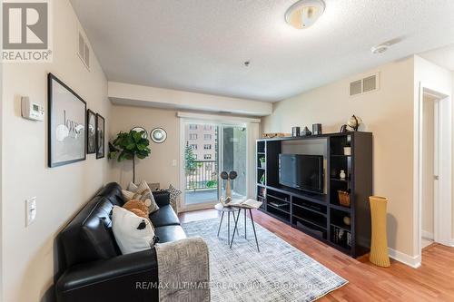 3301 - 4 Dayspring Circle, Brampton, ON - Indoor Photo Showing Living Room