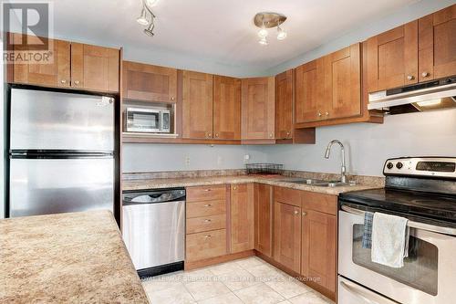 2 - 665 Francis Road, Burlington, ON - Indoor Photo Showing Kitchen With Double Sink