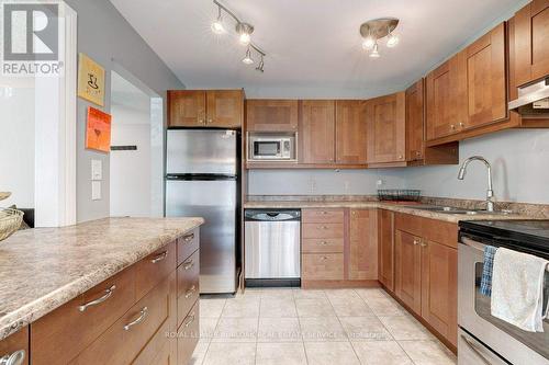 2 - 665 Francis Road, Burlington (Lasalle), ON - Indoor Photo Showing Kitchen