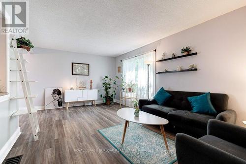 2 - 665 Francis Road, Burlington (Lasalle), ON - Indoor Photo Showing Living Room