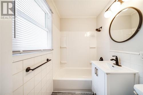 1944 George Avenue, Windsor, ON - Indoor Photo Showing Bathroom