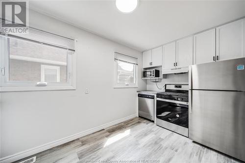 1944 George Avenue, Windsor, ON - Indoor Photo Showing Kitchen