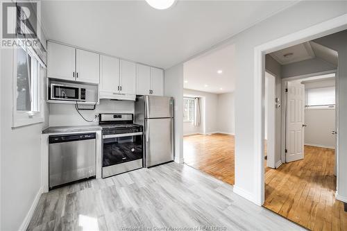 1944 George Avenue, Windsor, ON - Indoor Photo Showing Kitchen