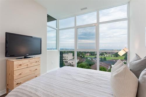 2750 King Street E Unit# 802, Hamilton, ON - Indoor Photo Showing Bedroom