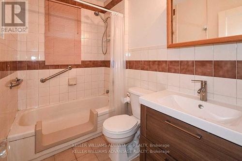 818 Pape Avenue, Toronto (Danforth Village-East York), ON - Indoor Photo Showing Bathroom