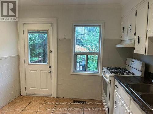 818 Pape Avenue, Toronto (Danforth Village-East York), ON - Indoor Photo Showing Kitchen