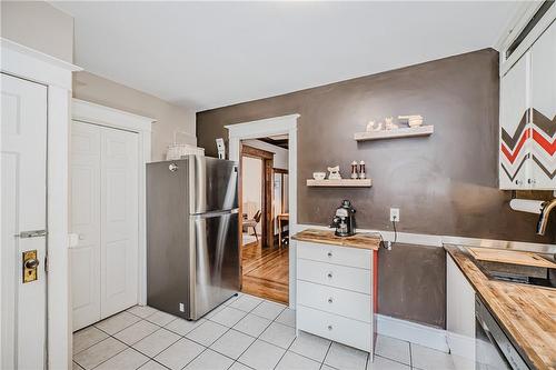 116 Park Row N, Hamilton, ON - Indoor Photo Showing Kitchen