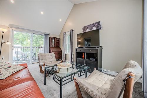 116 Park Row N, Hamilton, ON - Indoor Photo Showing Living Room