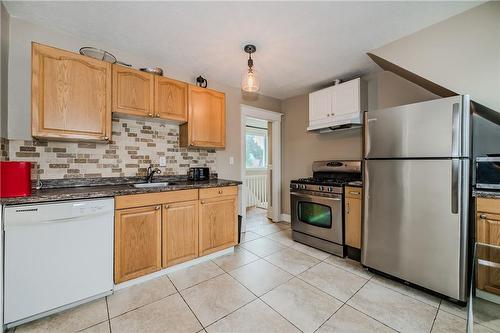 116 Park Row N, Hamilton, ON - Indoor Photo Showing Kitchen