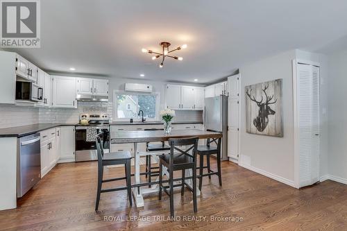 158 Front Street E, Strathroy-Caradoc (Ne), ON - Indoor Photo Showing Kitchen With Upgraded Kitchen