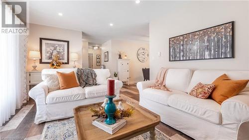 855 8Th Avenue E, Owen Sound, ON - Indoor Photo Showing Living Room