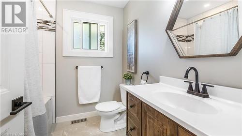 855 8Th Avenue E, Owen Sound, ON - Indoor Photo Showing Bathroom